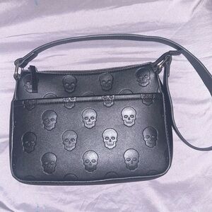 Skull shoulder purse